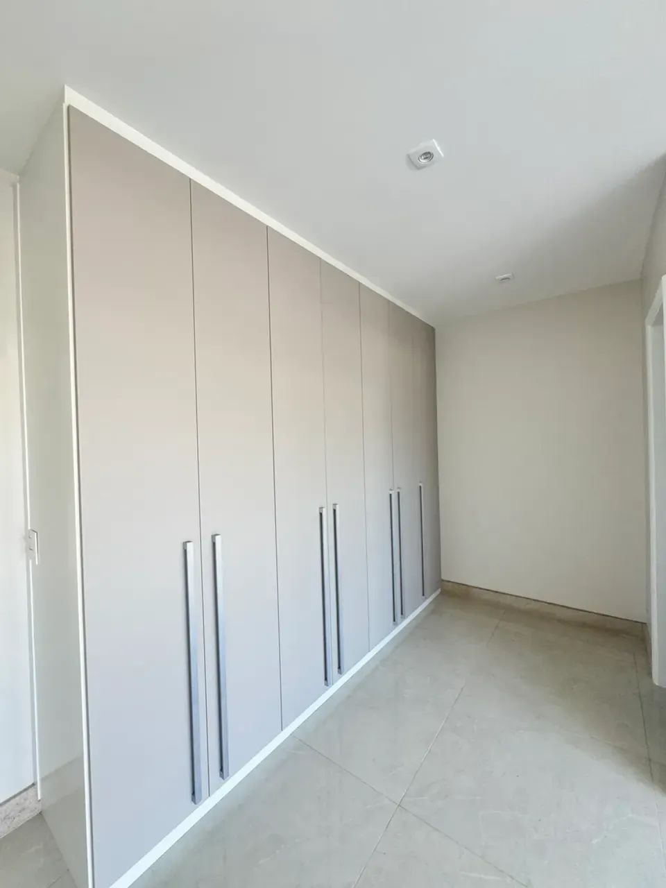 Casa sem mobília com 4 quartos e cozinha fechada a gás — photo 13