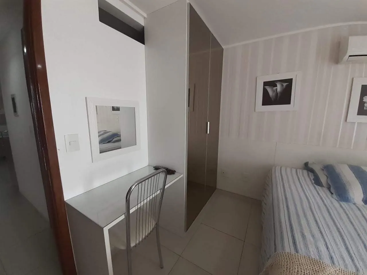 Apartamento mobiliado de 1 quarto com varanda e vaga