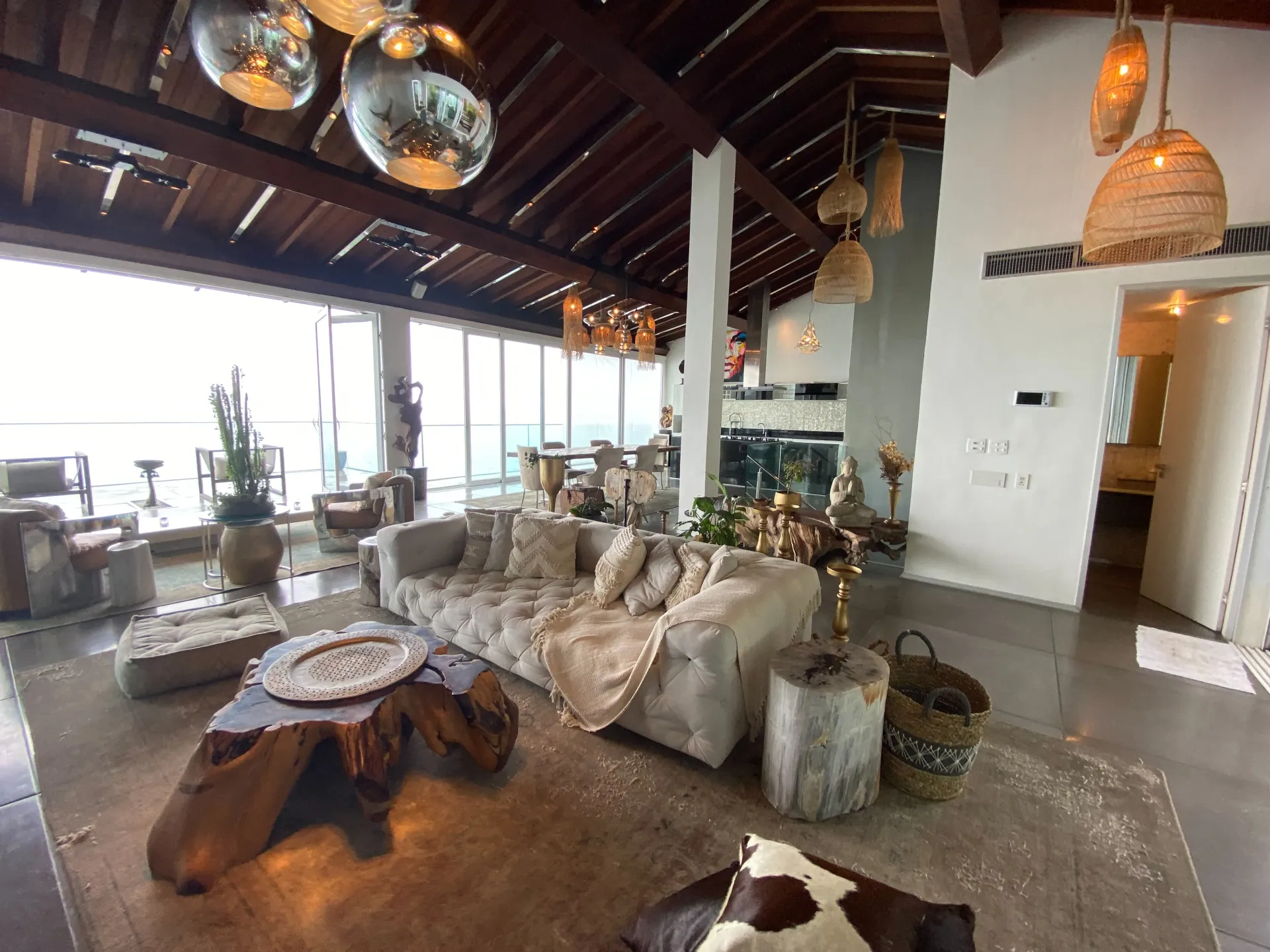 800 m² house with 5 bedrooms and an open-plan kitchen — photo 5