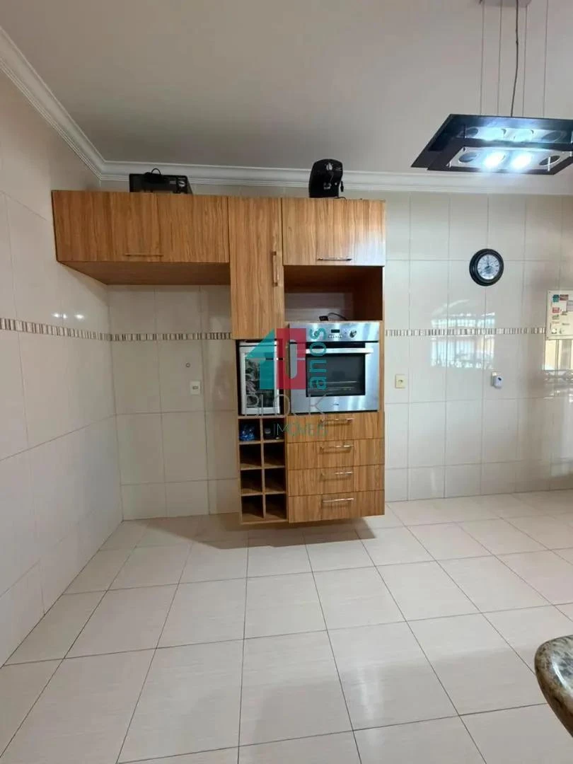 House with shared outdoor pool, 2 bedrooms and 400 m² — photo 2