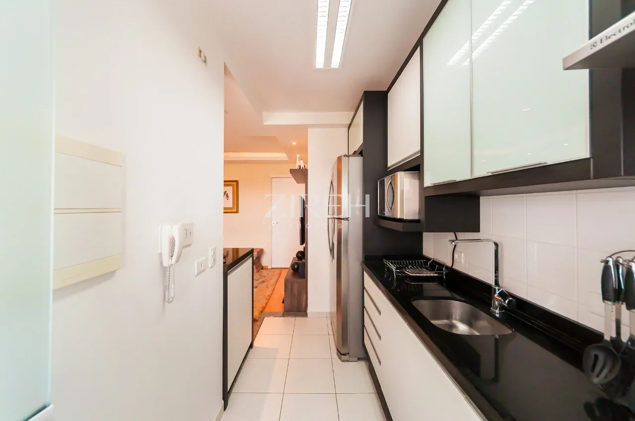 Квартира 70 м² с застеклённым балконом и рабочим местом — photo 21