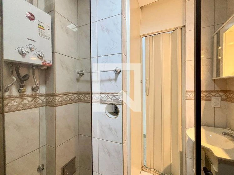One-bedroom apartment with a washing machine — photo 2