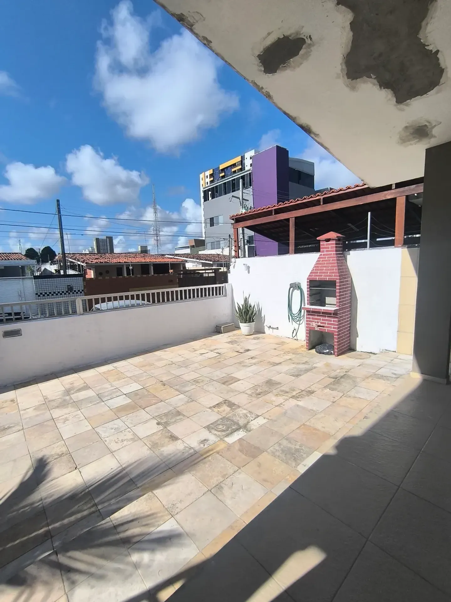 House, 300 m², with a grill on the balcony — photo 4