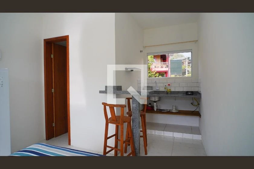 Furnished studio with mountain views