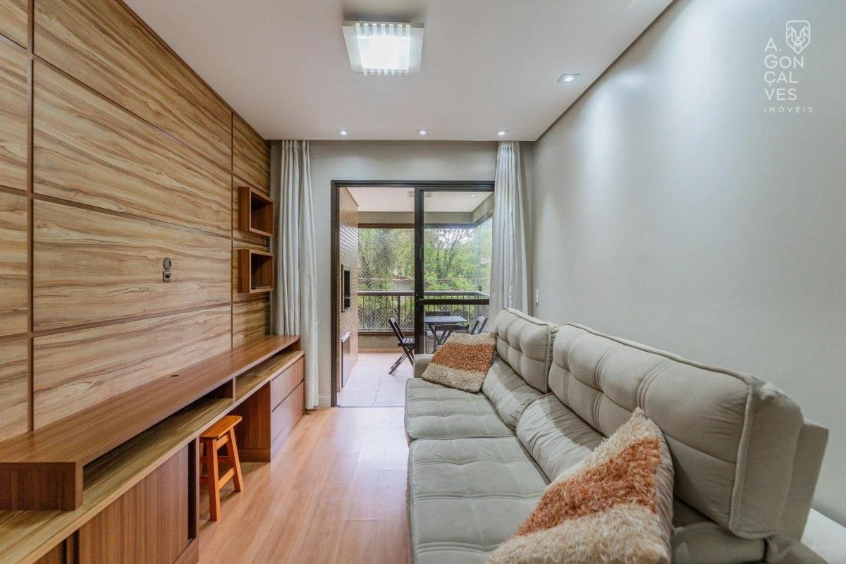 3-bedroom apartment with a grill on the balcony in Curitiba