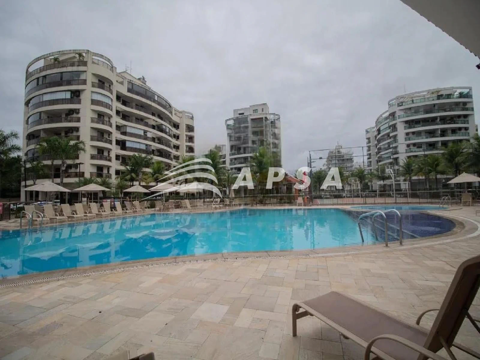 Glass-enclosed balcony in a 3-bedroom apartment, 91 m² — photo 3
