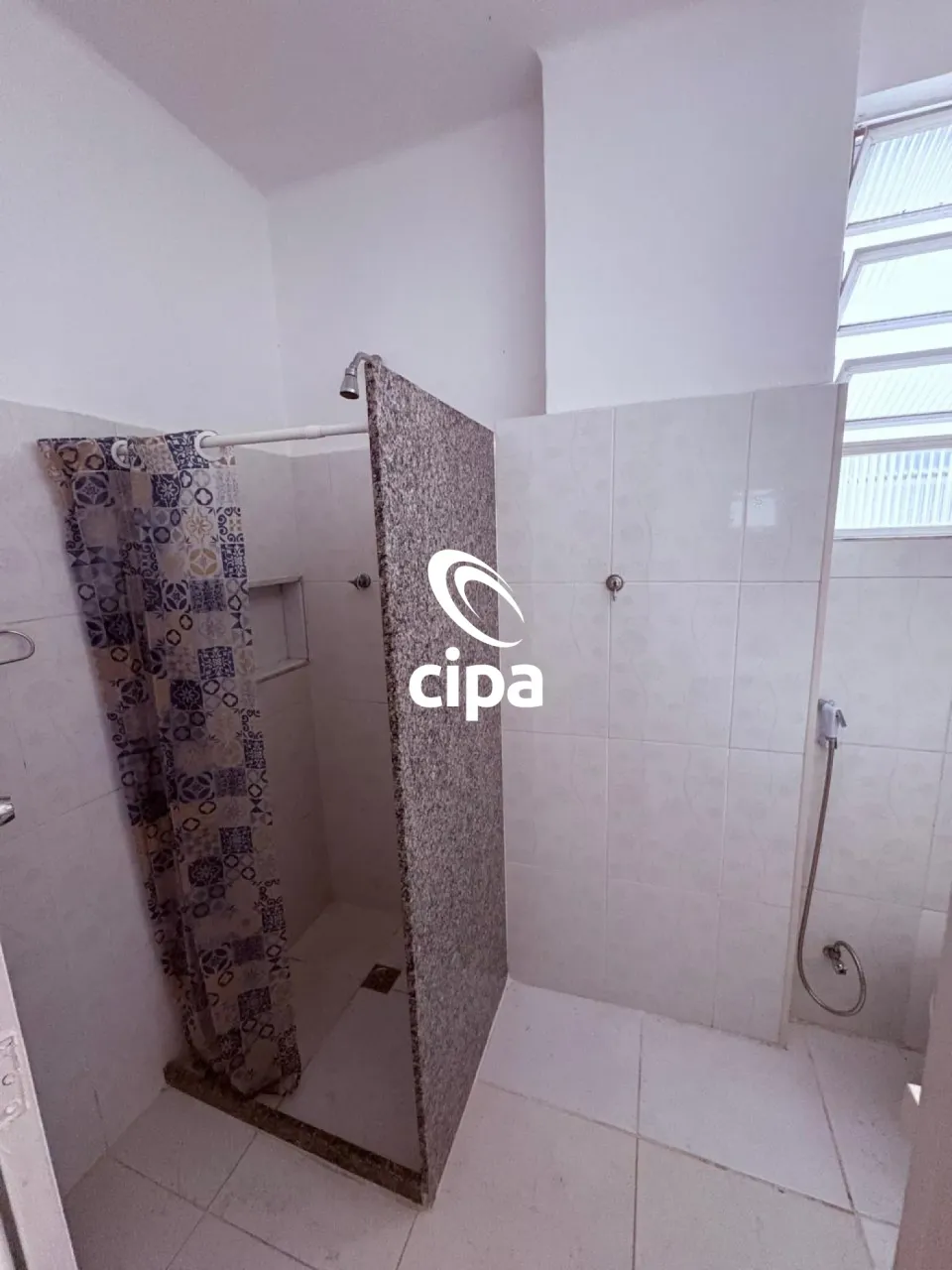 Unfurnished 1-bedroom apartment with a separate kitchen — photo 6