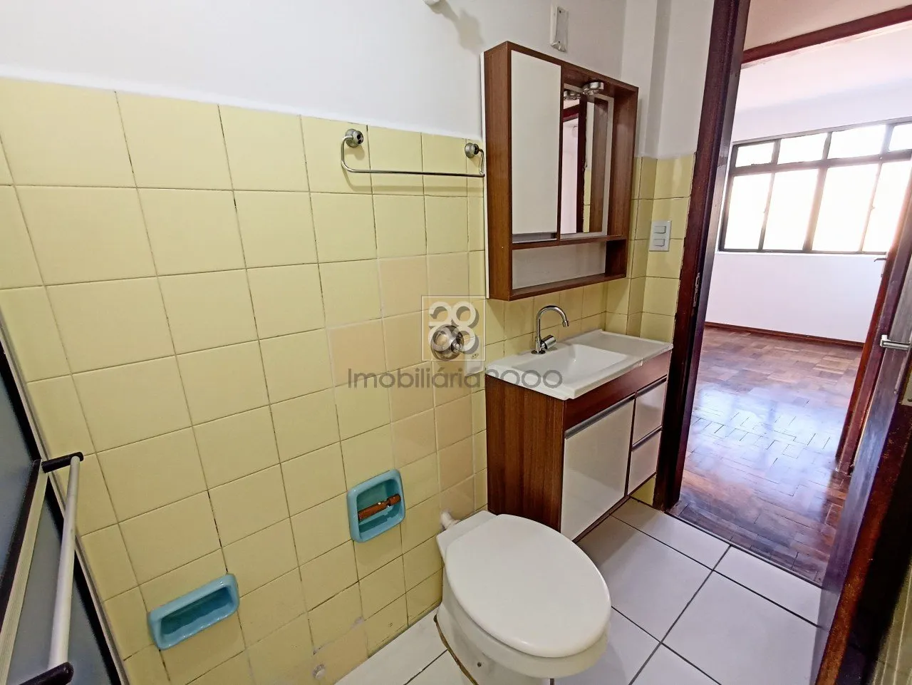 Wood or laminate floors in a 3-bedroom apartment, 60 m² — photo 13
