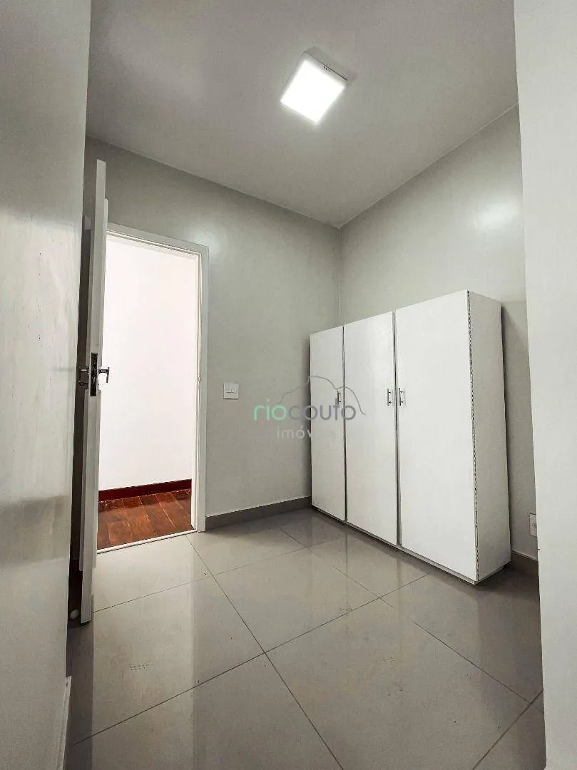 Unfurnished apartment with 4 bedrooms and 377 m² — photo 40