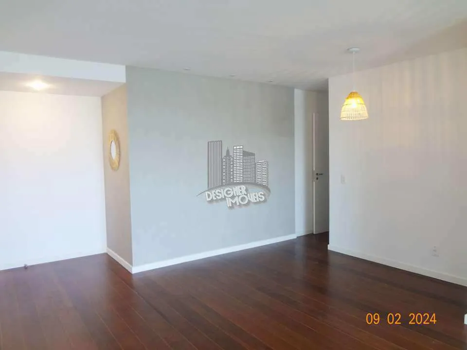 Balcony with a grill in a 3-bedroom apartment, 129 m² — photo 38