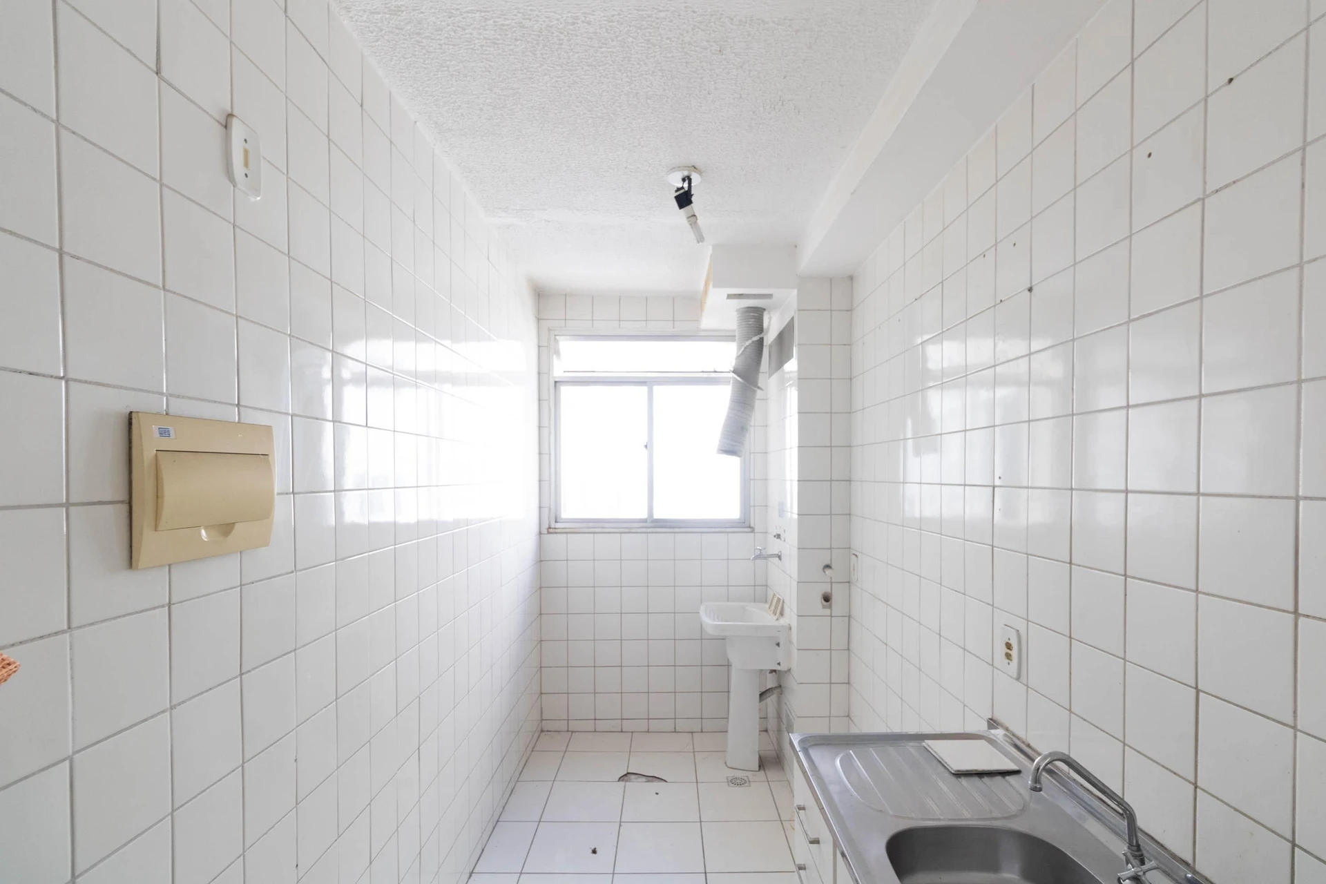 Квартира з 2 спальнями та балконом, окрема кухня — photo 32