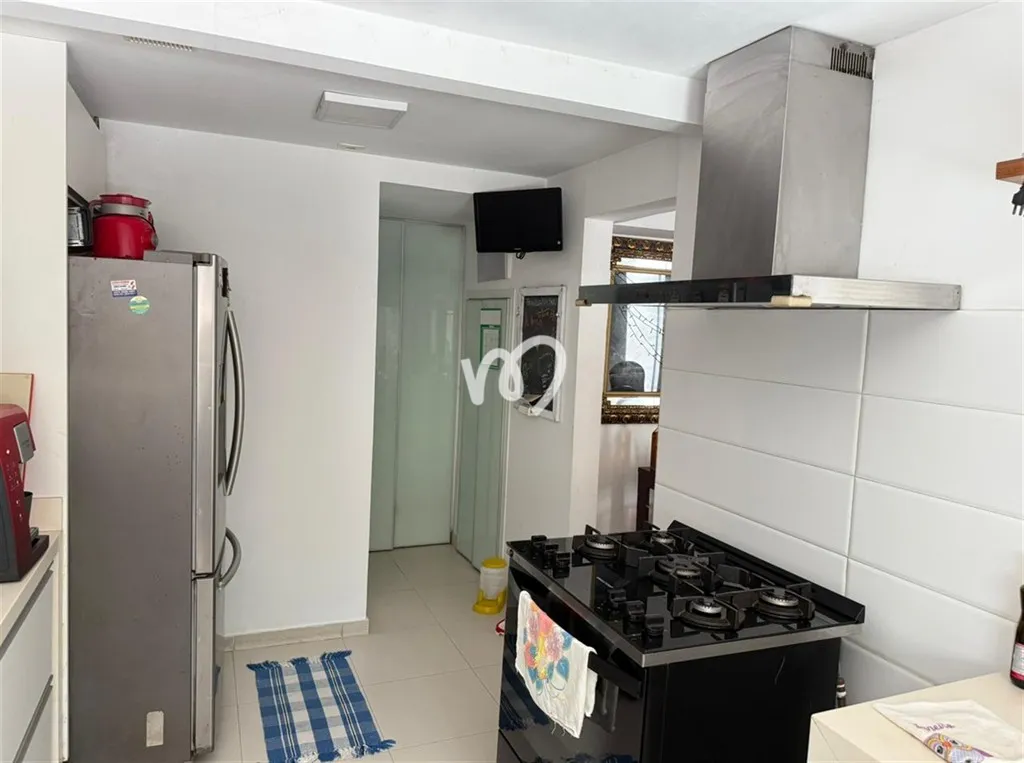 Balcony with a grill in a 5-bedroom house, 280 m² — photo 7