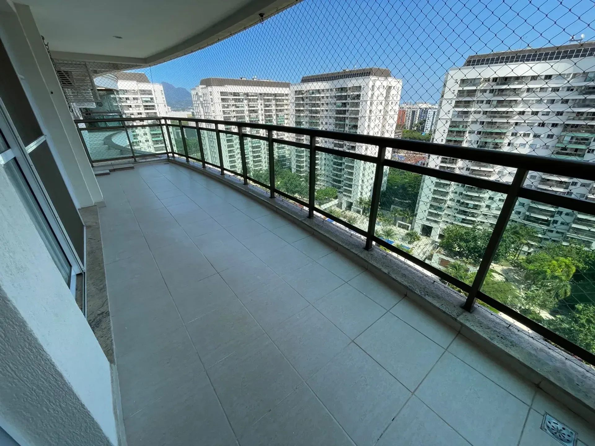 4-bedroom apartment in a building with a sauna — photo 10