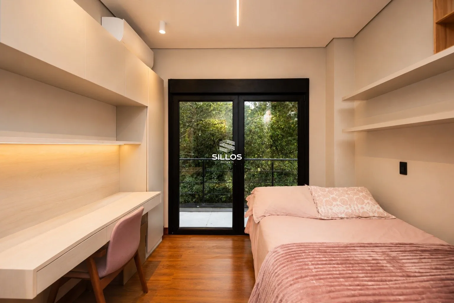 Condominium house with 5 bedrooms and 4 en-suites with balcony — photo 25