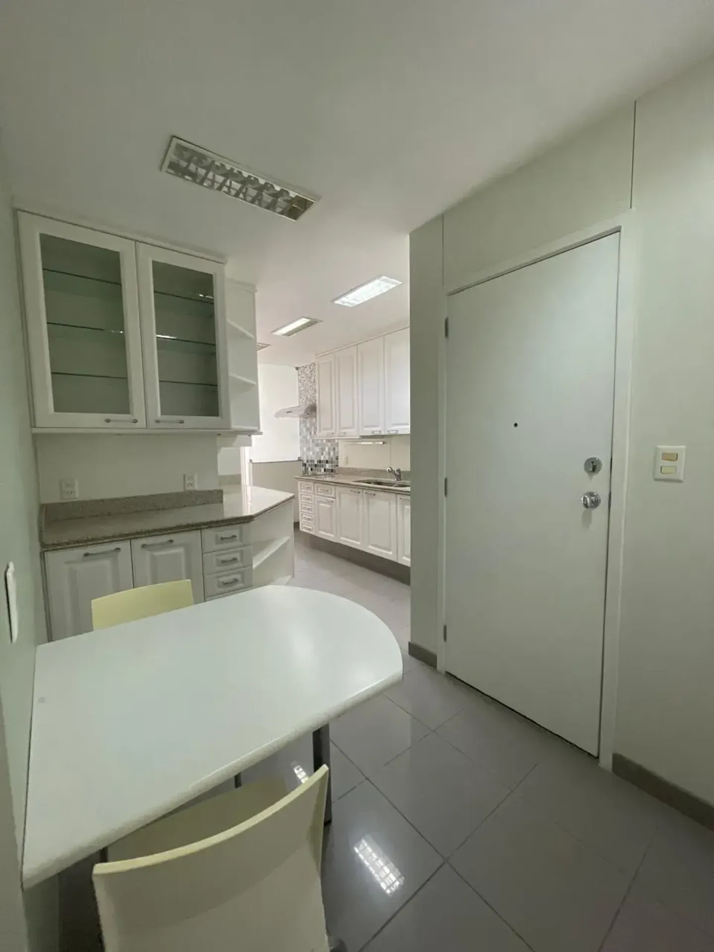 195 m² apartment with 3 bedrooms and glassed balcony — photo 24