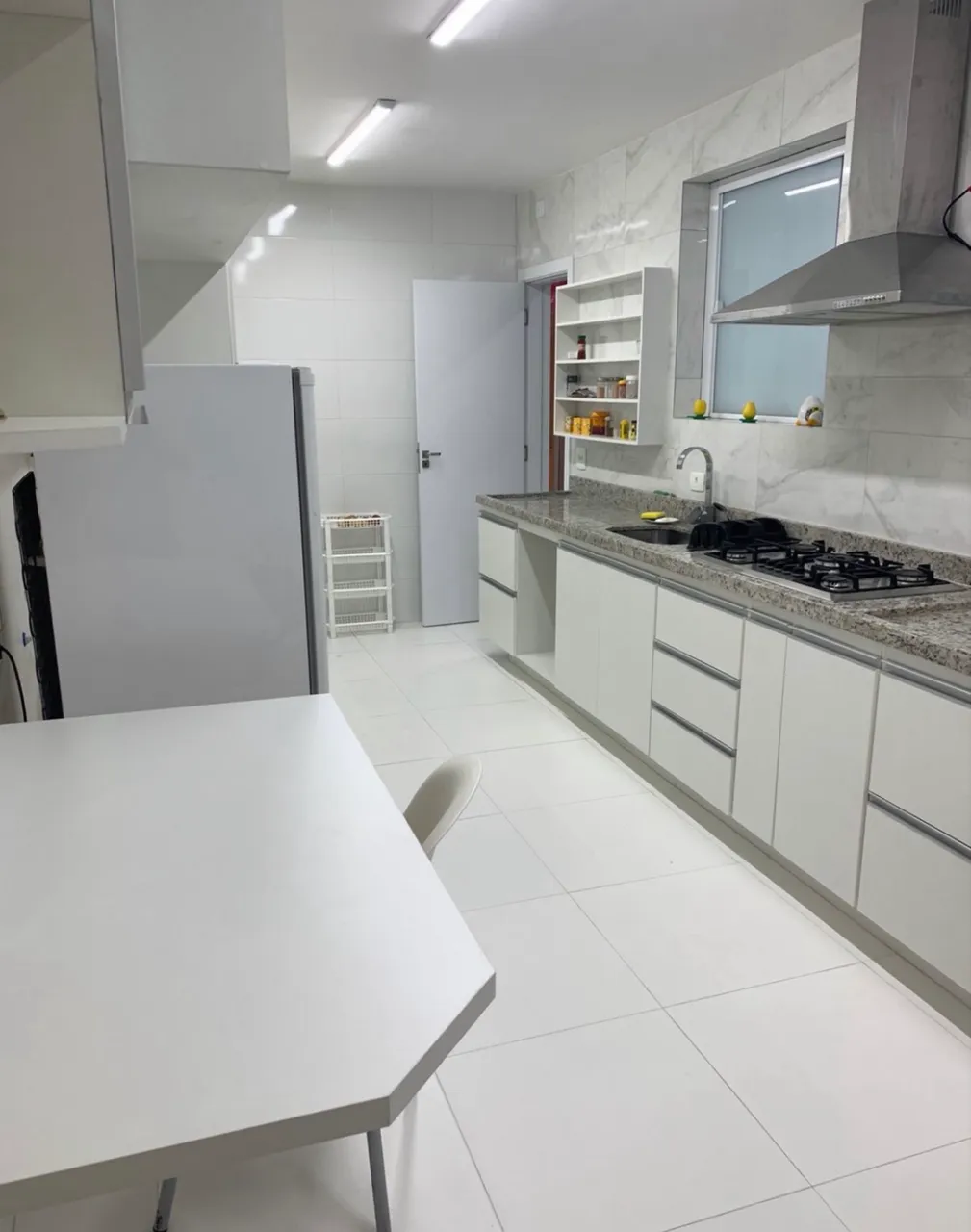 Apartamento mobiliado com 4 quartos e 4 vagas — photo 2