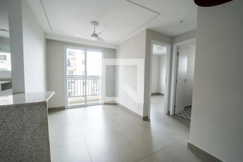 2-bedroom apartment in a building with a gym — photo 5