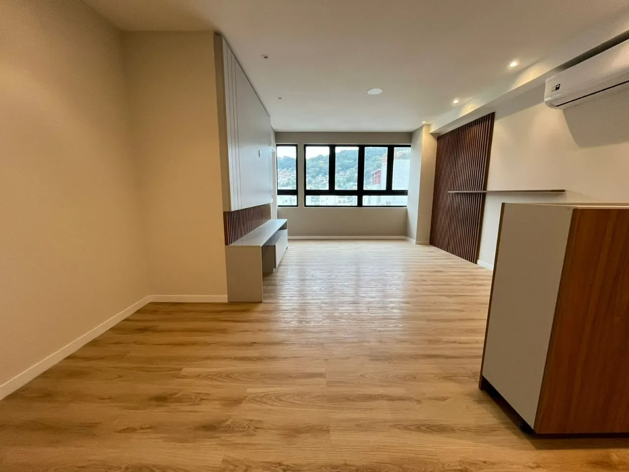 1-bedroom apartment with open-plan kitchen and 70 m² — photo 7