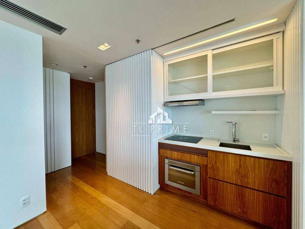 Furnished 1-bedroom apartment with an enclosed balcony — photo 19