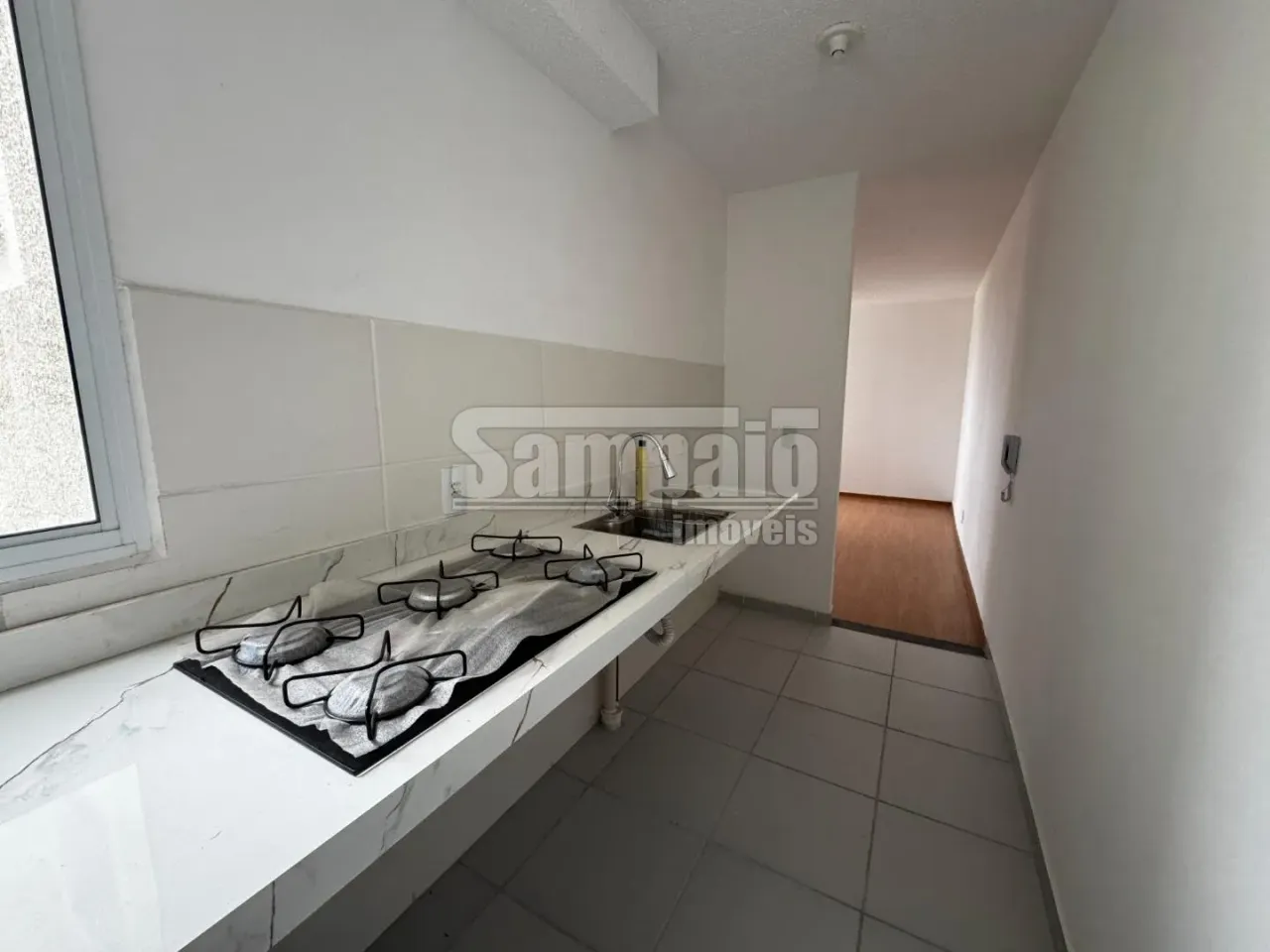Apartamento com 2 quartos e 1 banheiro, piso de madeira — photo 3