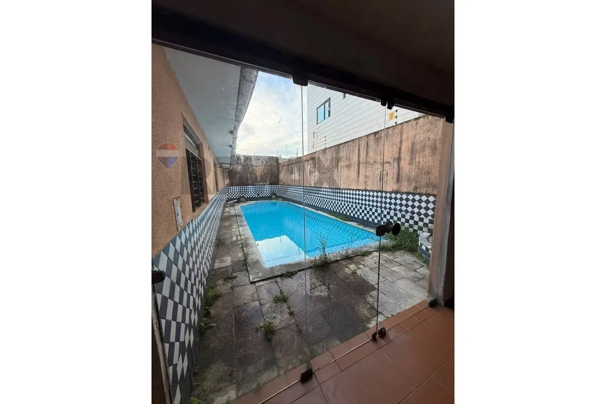 House with 7 bedrooms and 2 en-suite baths, 423 m² — photo 18