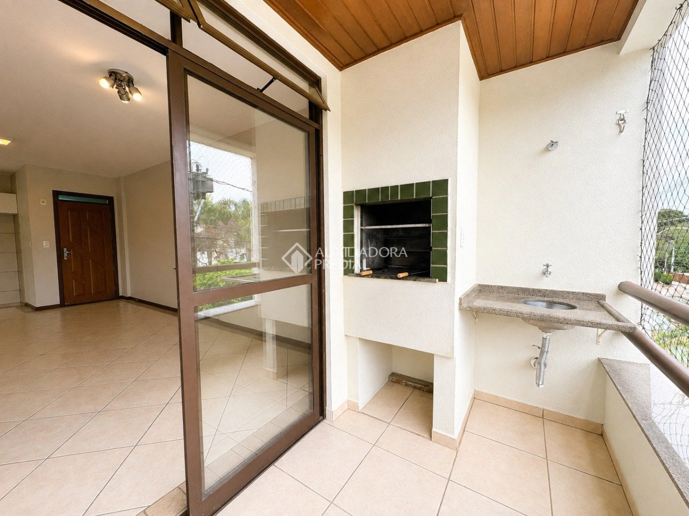 3-bedroom apartment with 3 bathrooms and 2 parking spaces