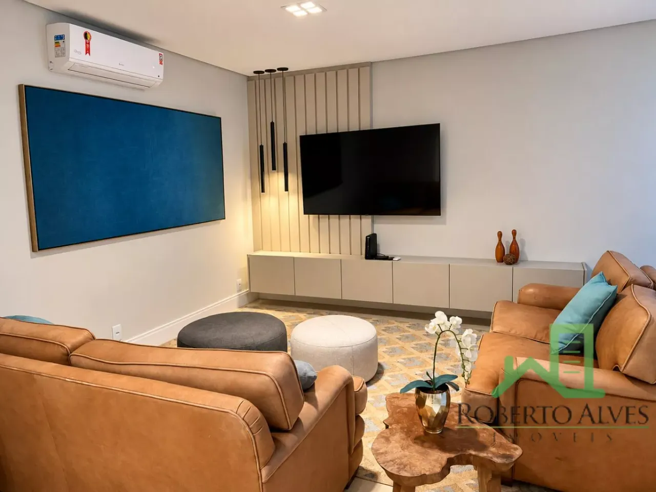 Furnished apartment, 240 m², with floor-to-ceiling windows — photo 9