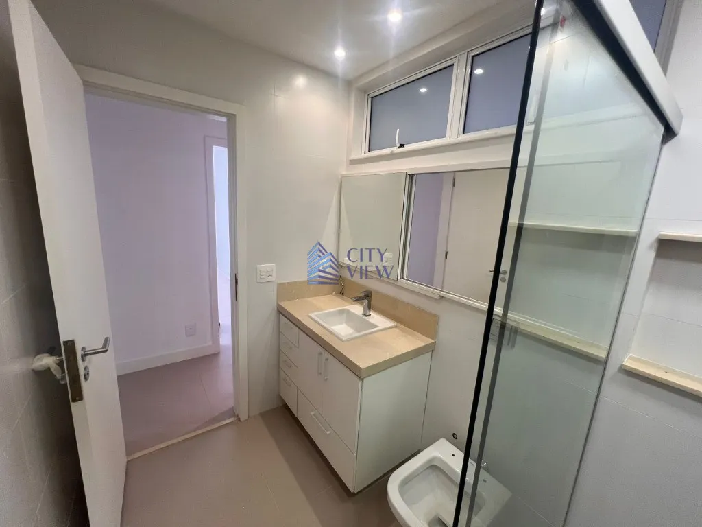 4-bedroom apartment with 5 bathrooms and a balcony — photo 19