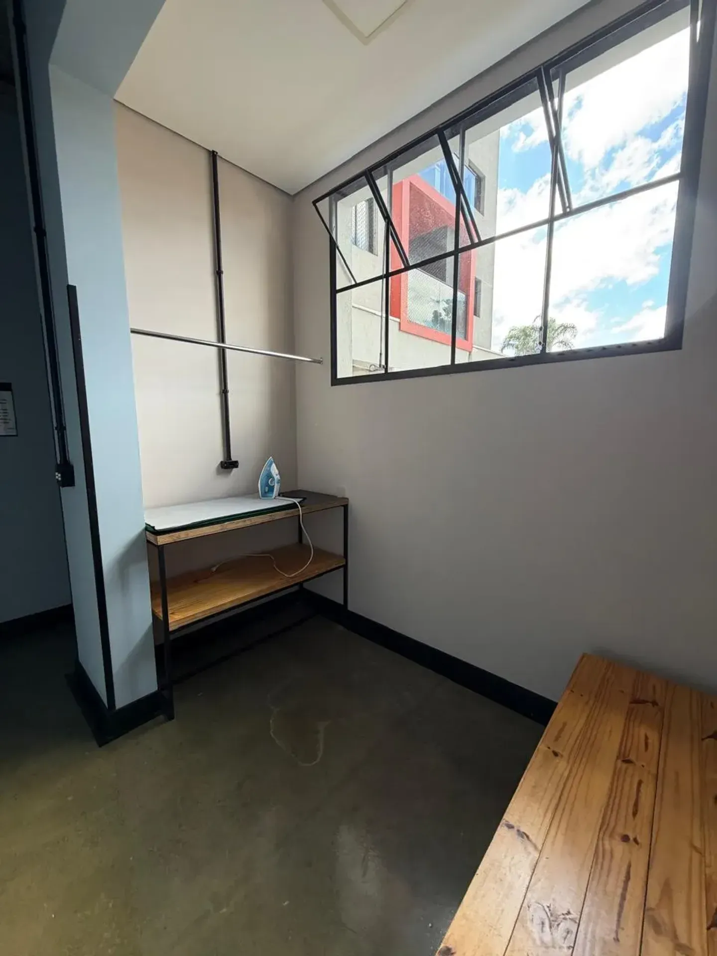 Furnished 1-bedroom apartment with balcony and barbecue — photo 43