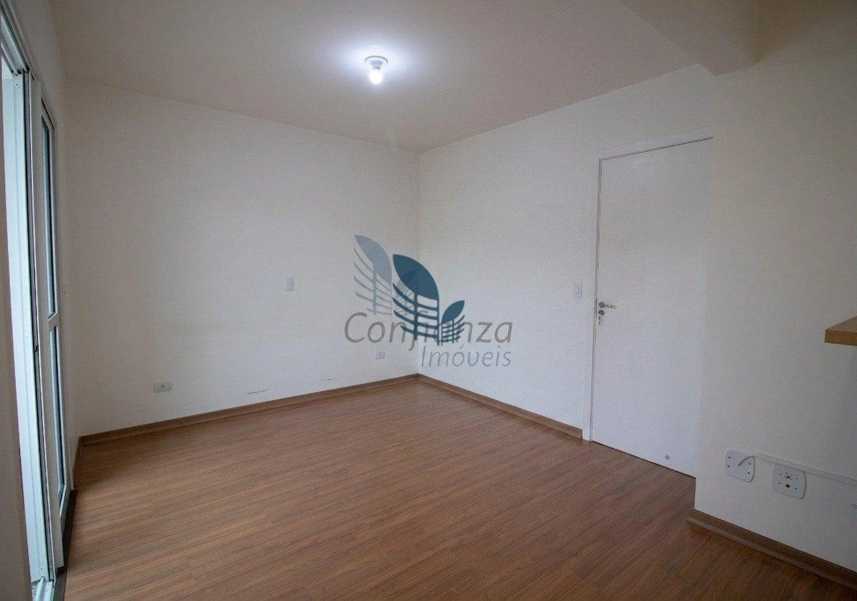 3-bedroom house with a glass-enclosed balcony in Curitiba — photo 4