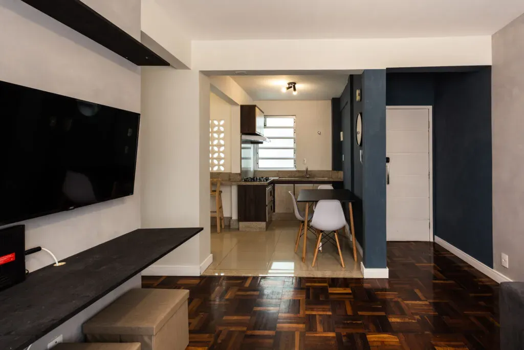 One-bedroom apartment with a washing machine — photo 2