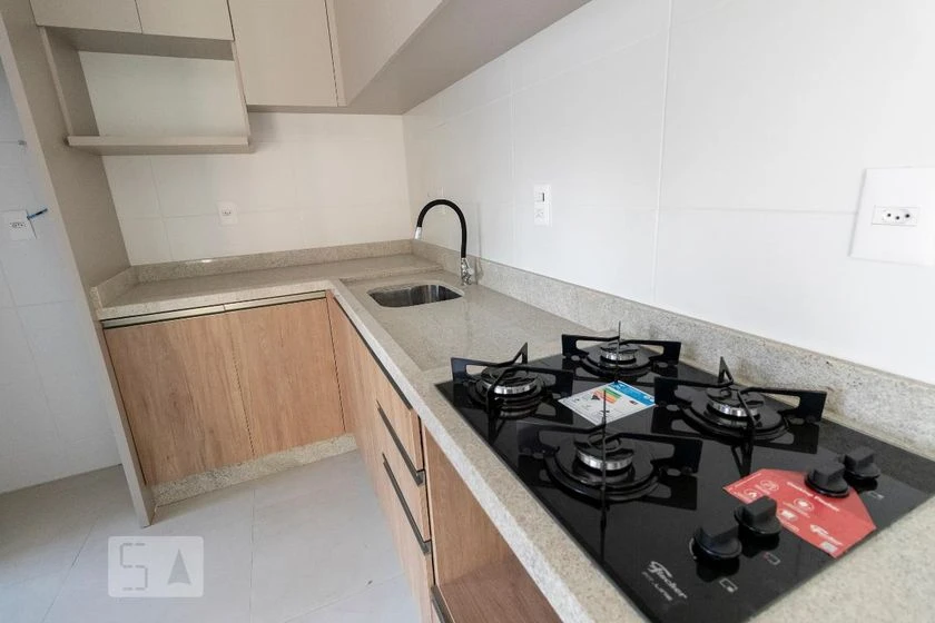 Estúdio sem mobília com cozinha aberta e varanda — photo 12
