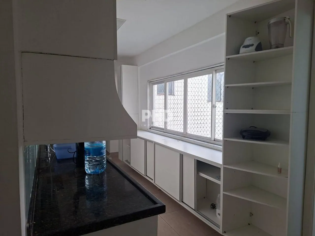 Apartamento com cozinha fechada e 5 banheiros — photo 4