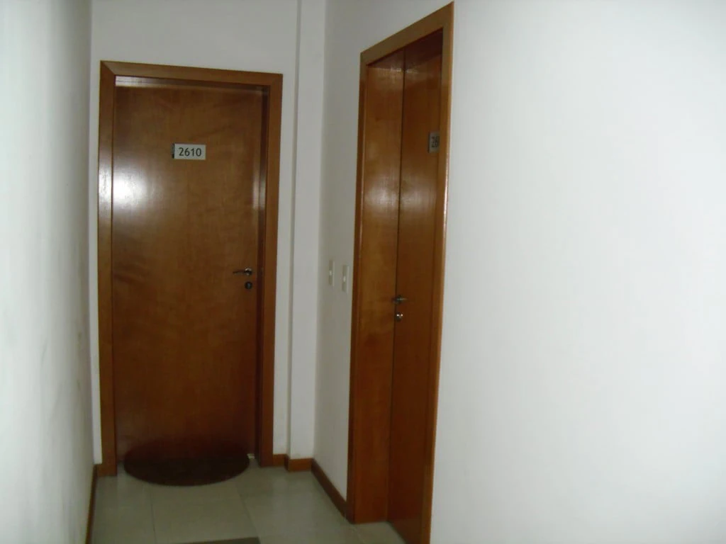 Студия 37 м² с панорамными окнами и застеклённым балконом — photo 12