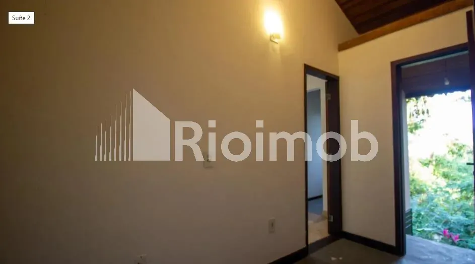 Casa de 4 dormitorios con 4 baños y parrilla embutida — photo 20