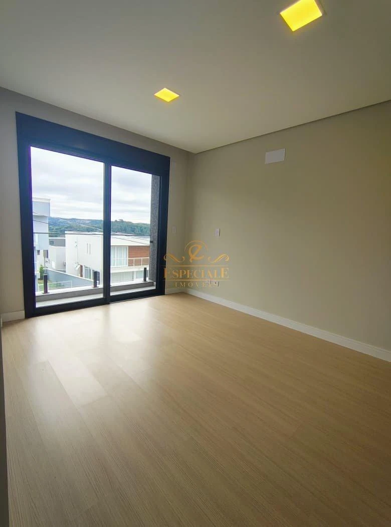 4-bedroom house with floor-to-ceiling windows — photo 21