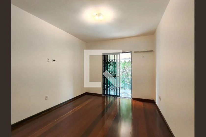 House with 5 en-suite bedrooms, 285 m² and parking — photo 23