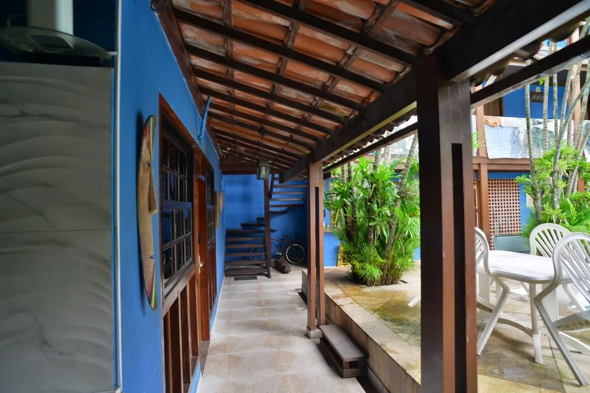 One-bedroom apartment in a building with a pool — photo 12