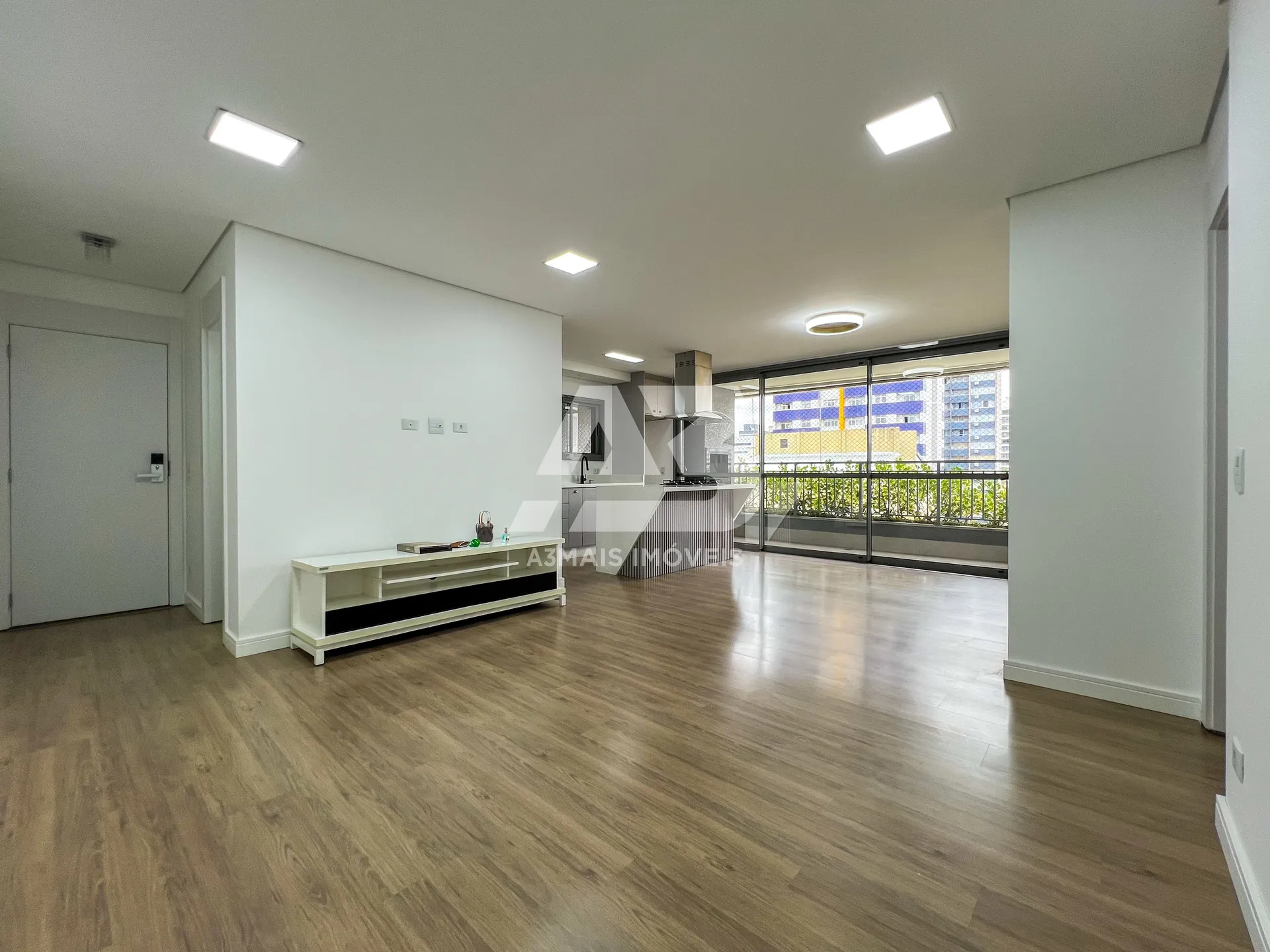 103 m² apartment with an open-plan gas kitchen — photo 5