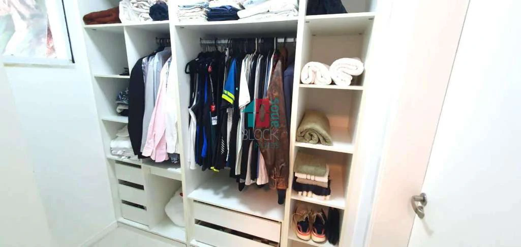 Condominium house with 4 suites and a home office desk — photo 25