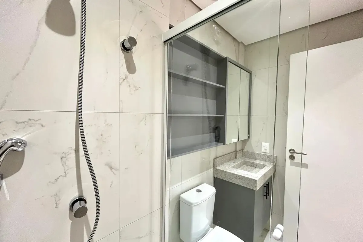 2-bedroom apartment with integrated kitchen and balcony — photo 18