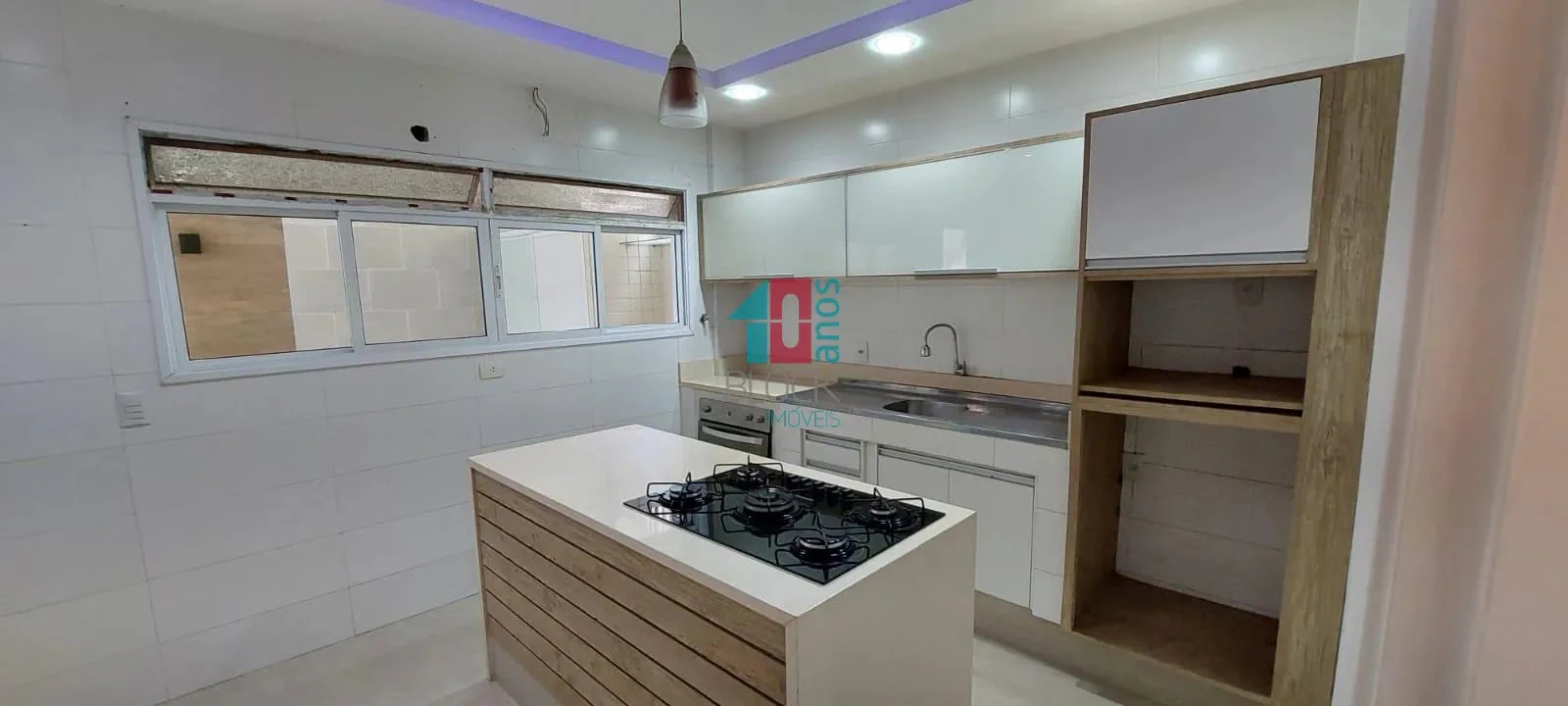 Casa de 200 m² com 4 suítes e 3 vagas — photo 3