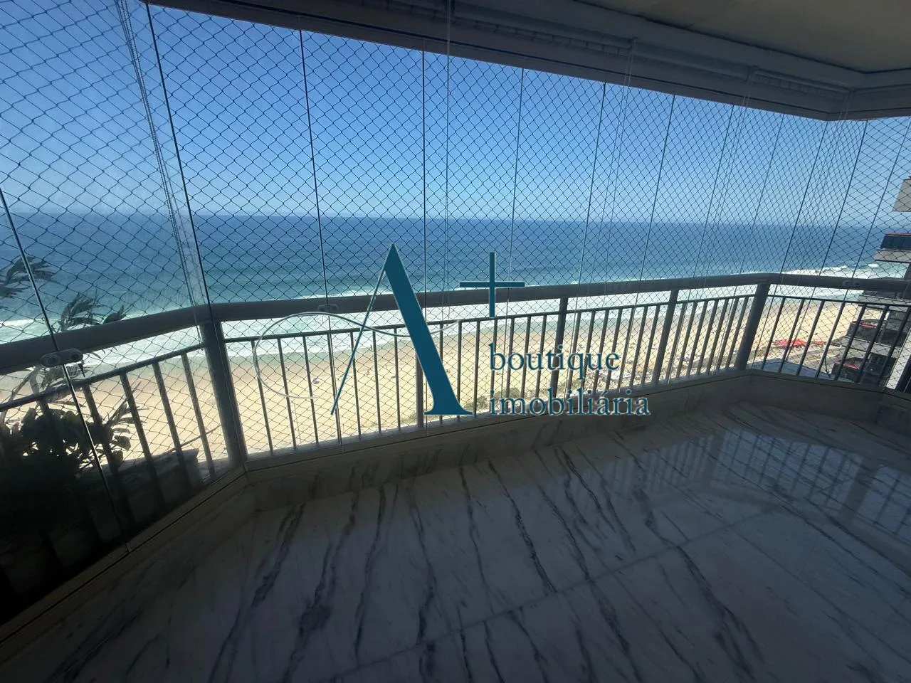 Triplex penthouse with 3 bedrooms and 3 bathrooms — photo 7