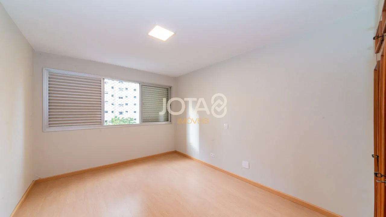 3-bedroom apartment with wood or laminate floors in Curitiba — photo 6