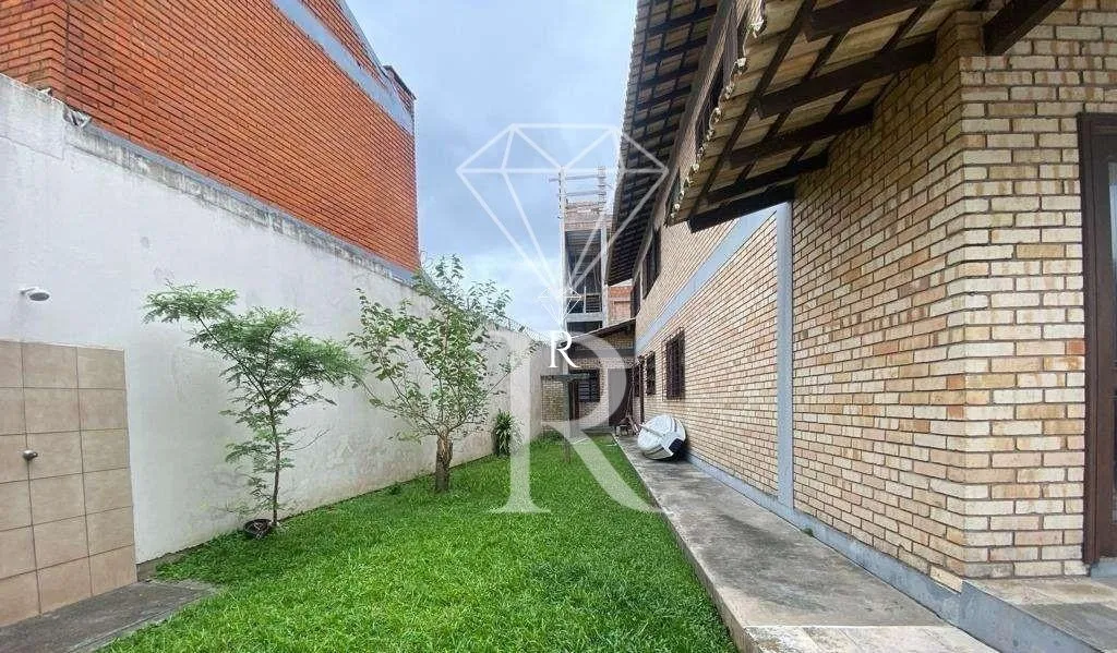 Casa con 5 dormitorios y 4 baños con jardín privado — photo 2