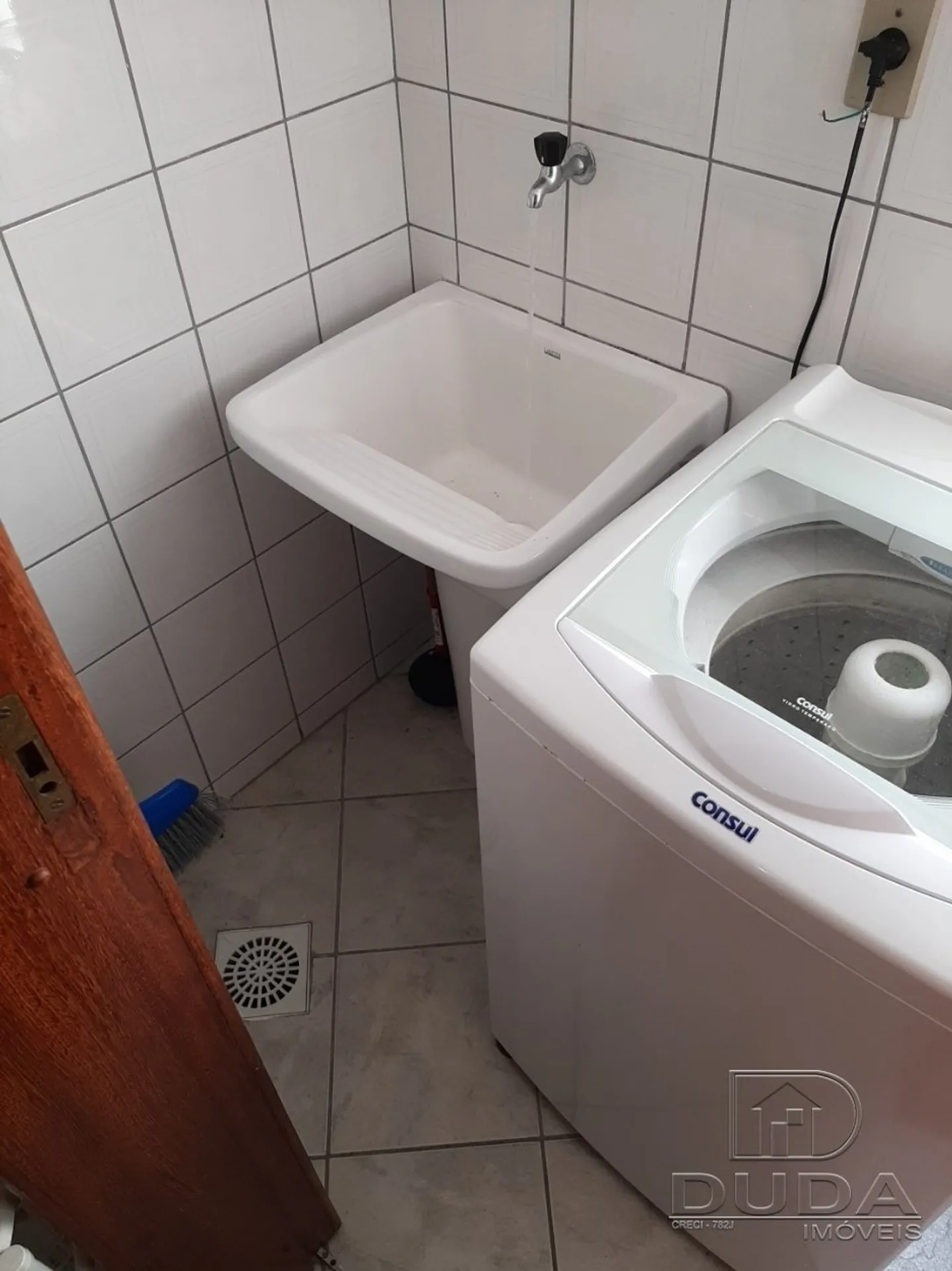 One-bedroom apartment with a washing machine — photo 5