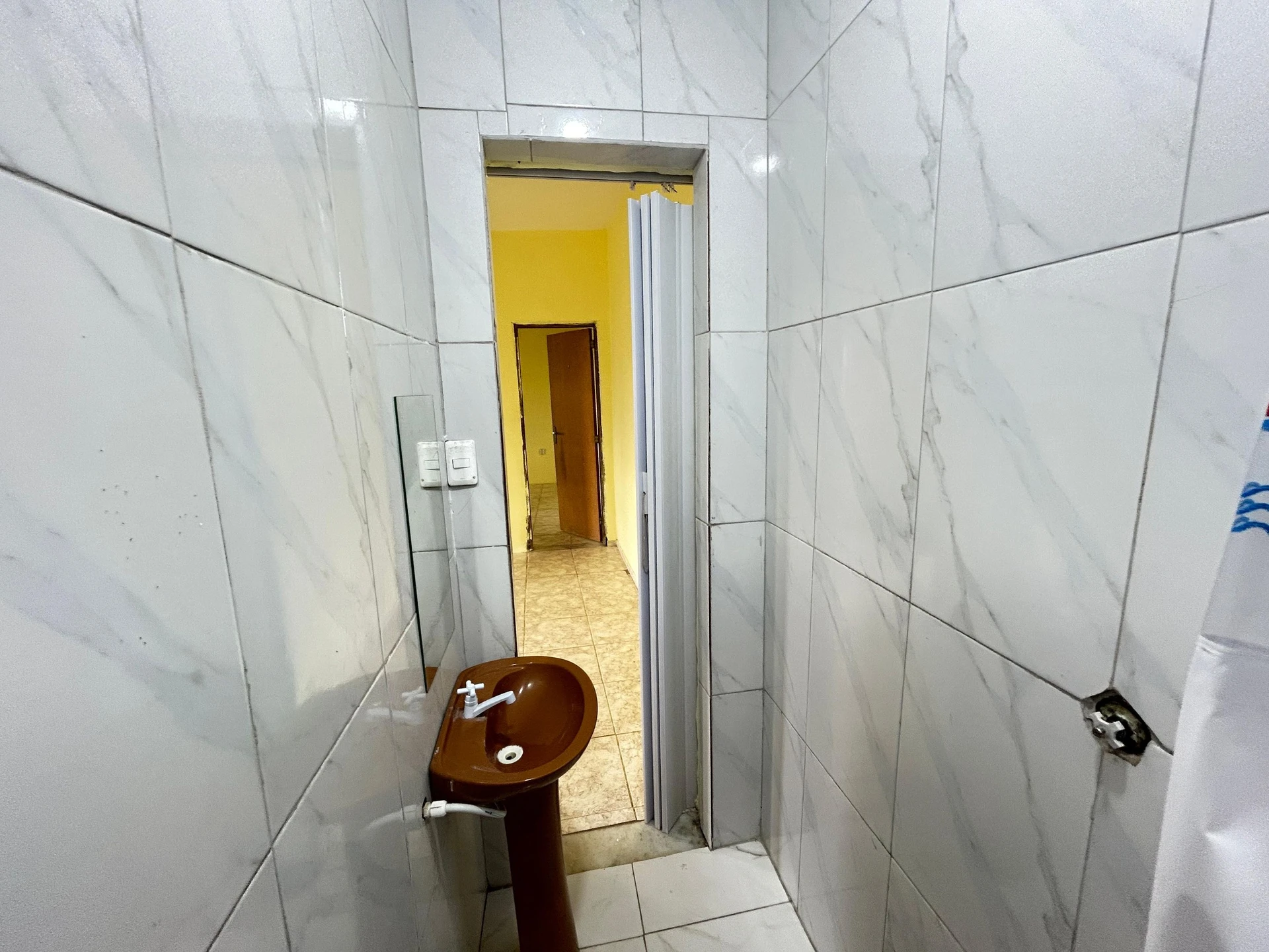 Unfurnished 1-bedroom house with a dedicated laundry area — photo 2
