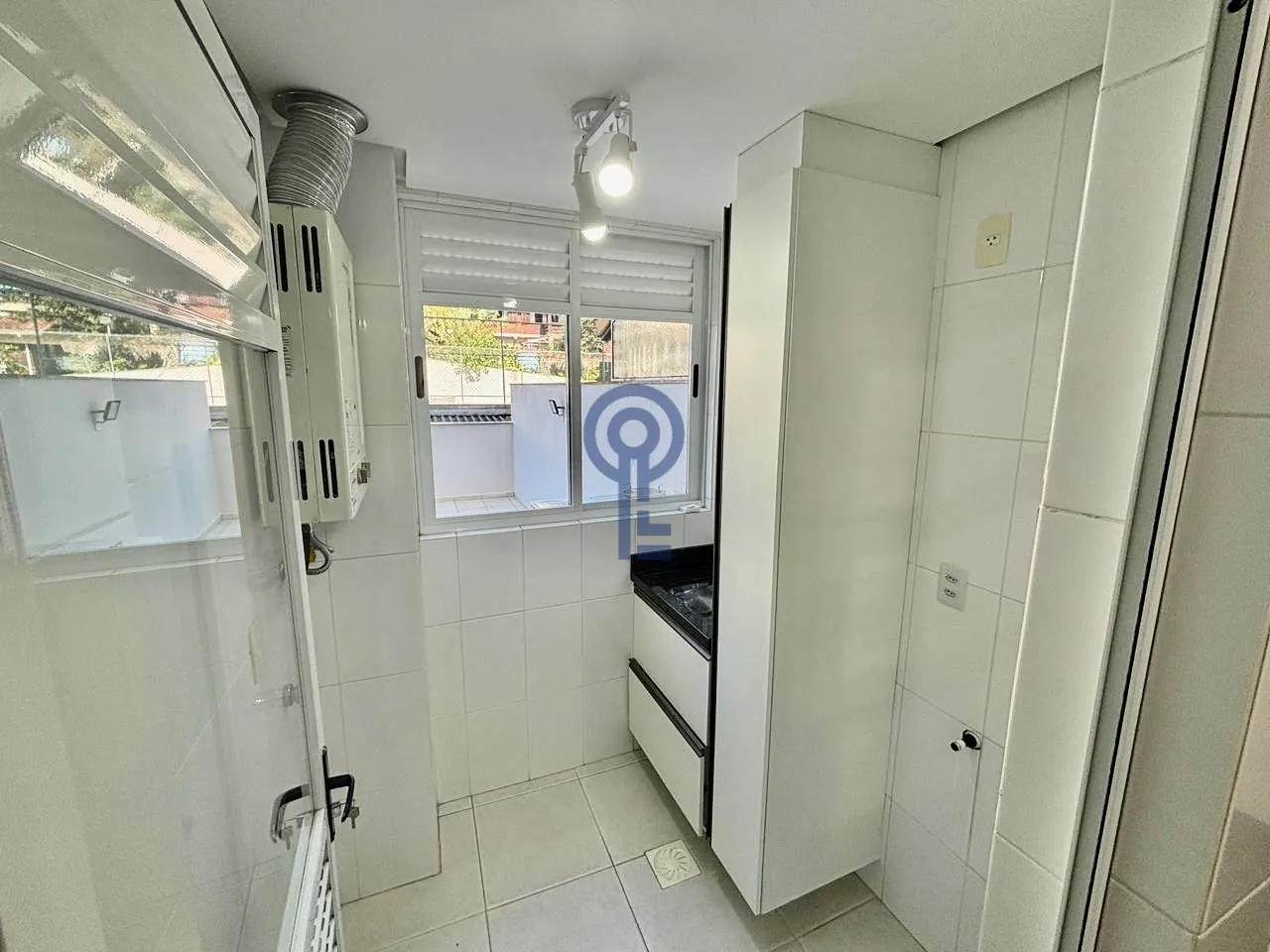 2-bedroom apartment in a building with a gym — photo 17
