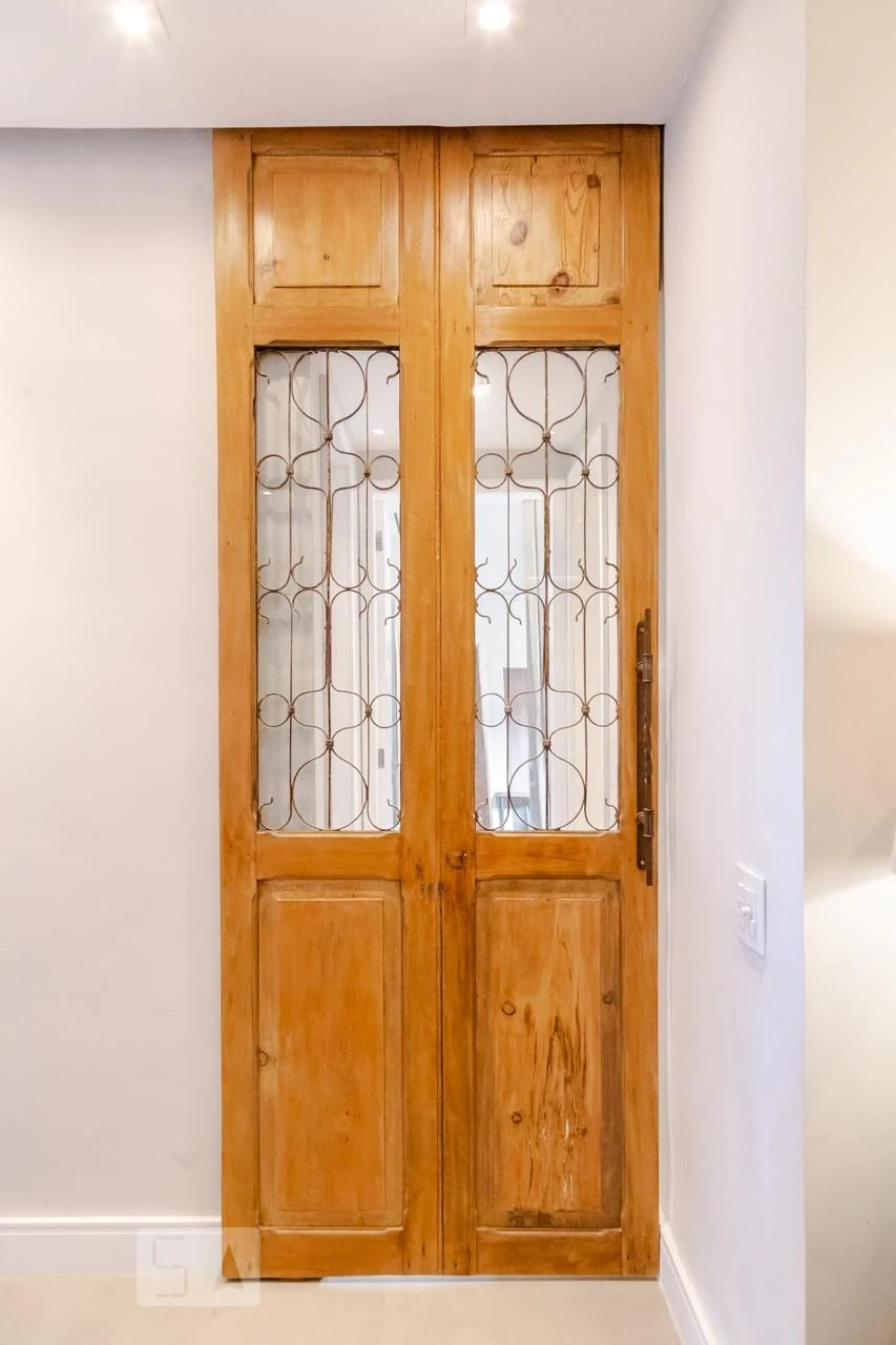 Furnished 2-bedroom apartment with a glassed-in balcony — photo 62