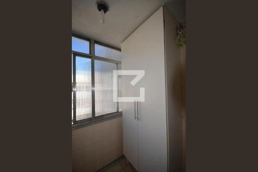 2-bedroom apartment with a glass shower box and pets allowed — photo 20
